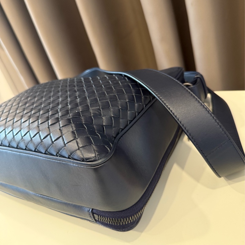 Bottega Veneta 寶緹嘉BV 黑色 全皮經典編織 拉鍊斜背包-7