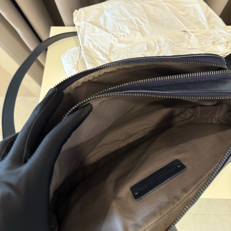 Bottega Veneta 寶緹嘉BV 黑色 全皮經典編織 拉鍊斜背包-9