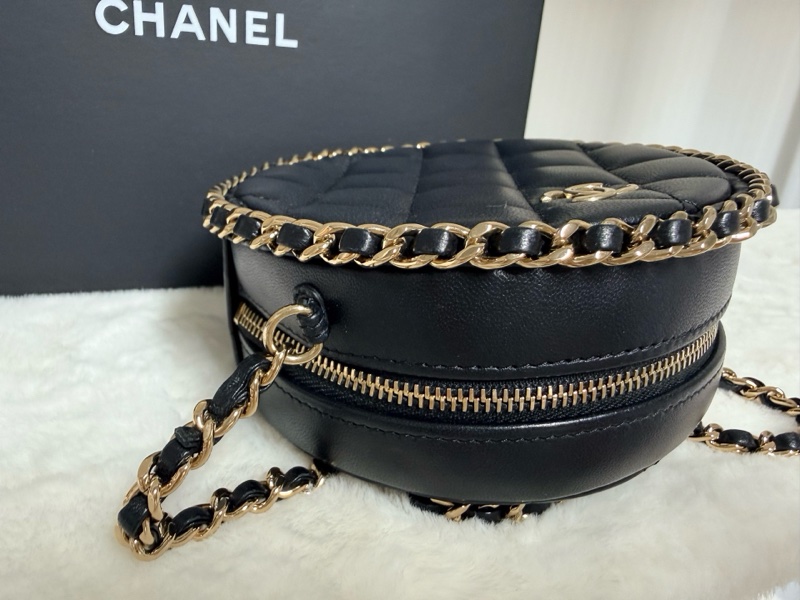 Chanel香奈兒滾邊鏈條黑金圓餅鏈條包-2
