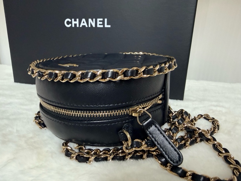 Chanel香奈兒滾邊鏈條黑金圓餅鏈條包-4