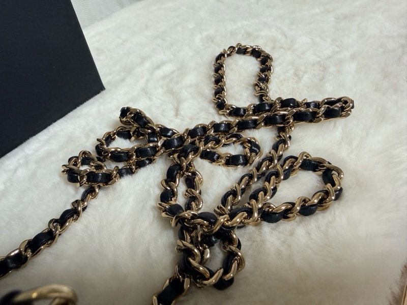 Chanel香奈兒滾邊鏈條黑金圓餅鏈條包-7