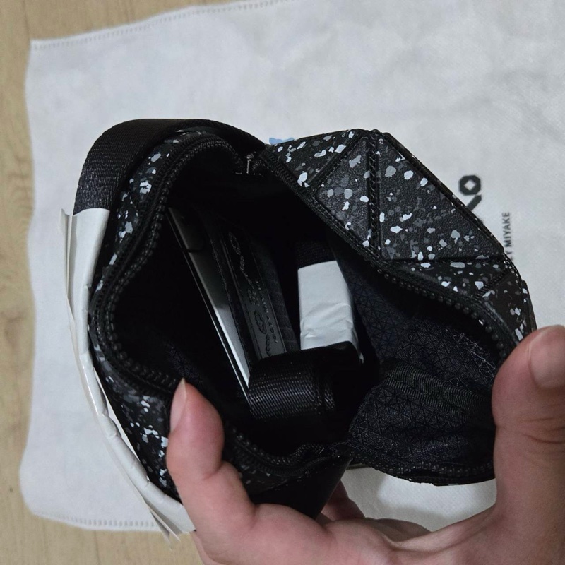 Issey Miyake 三宅一生 BaoBao city包 邱比特包 潑墨色 限量款 斜背包-3