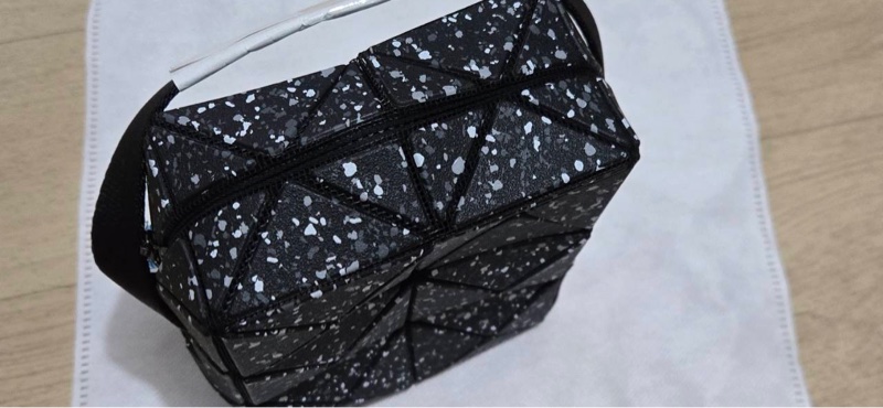 Issey Miyake 三宅一生 BaoBao city包 邱比特包 潑墨色 限量款 斜背包-4