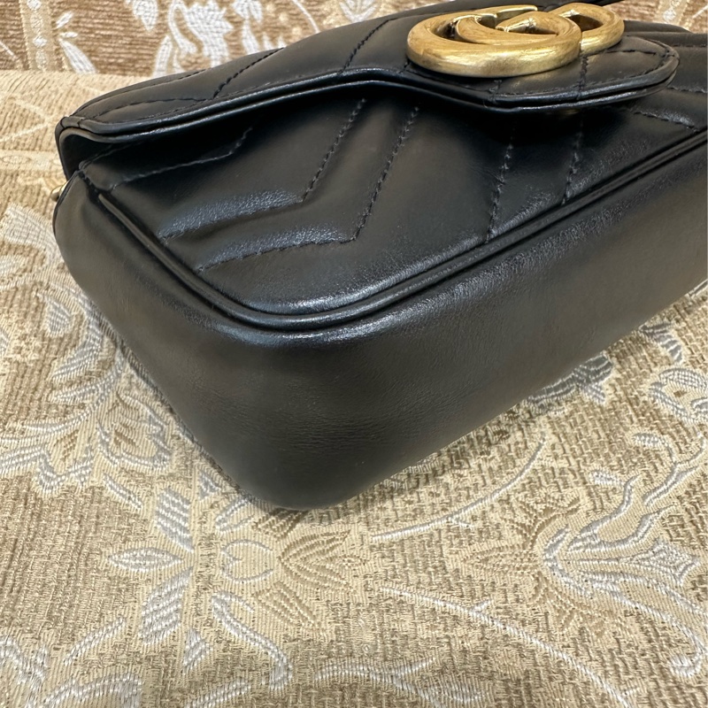 Gucci 黑牛皮霧金釦山型紋SuperMiniMarmont斜背鏈包-3