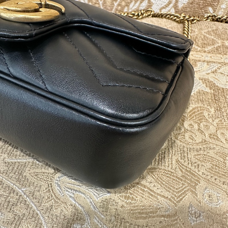 Gucci 黑牛皮霧金釦山型紋SuperMiniMarmont斜背鏈包-4