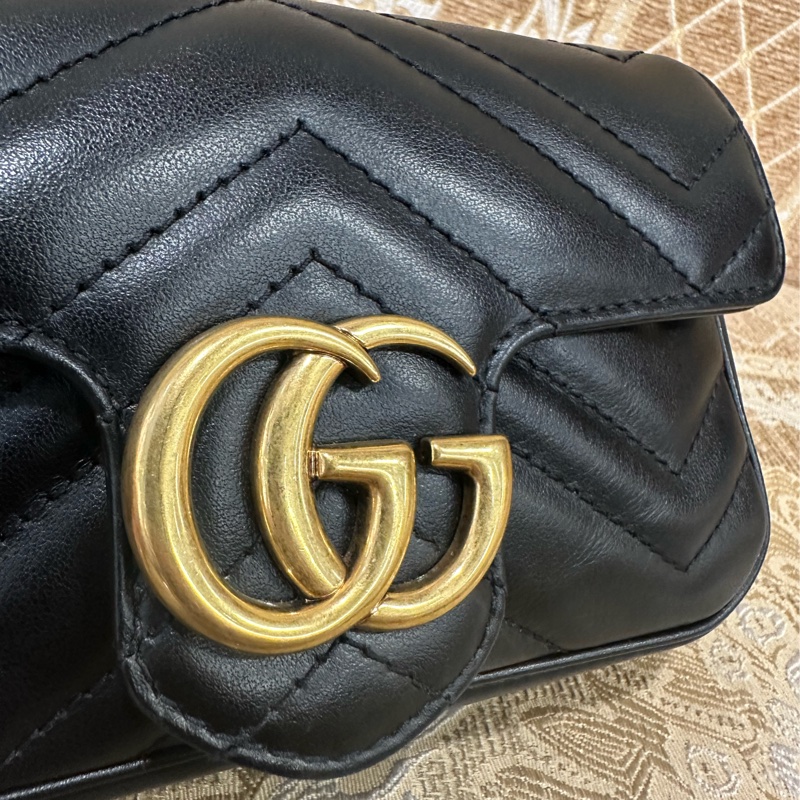 Gucci 黑牛皮霧金釦山型紋SuperMiniMarmont斜背鏈包-5