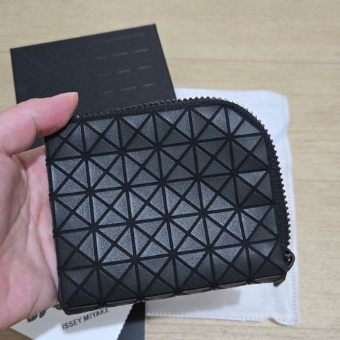 Issey Miyake 三宅一生 BaoBao kuro系列 零錢包短夾 霧黑色