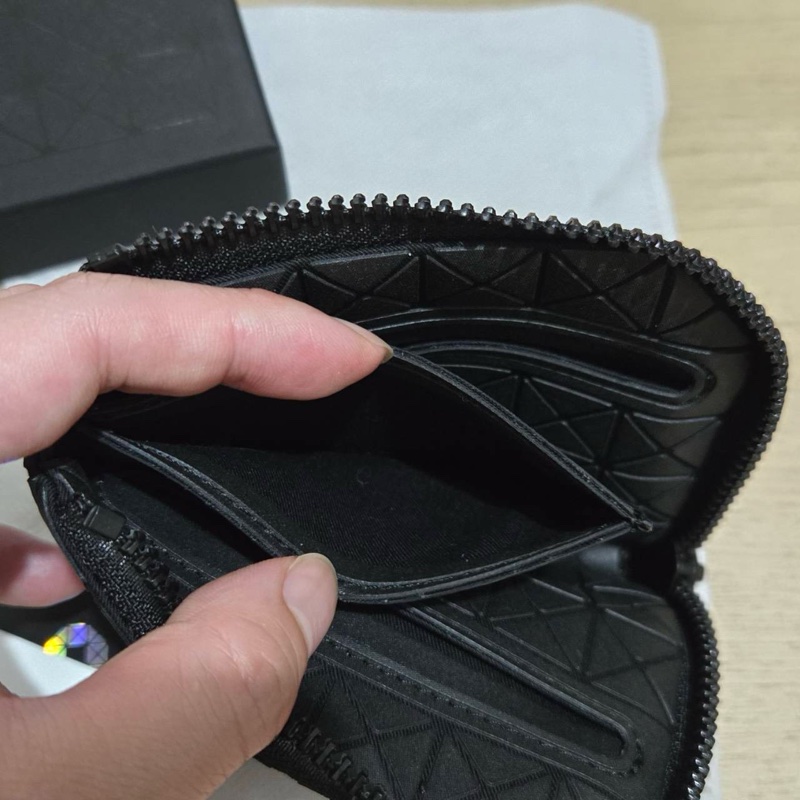 Issey Miyake 三宅一生 BaoBao kuro系列 零錢包短夾 霧黑色-1