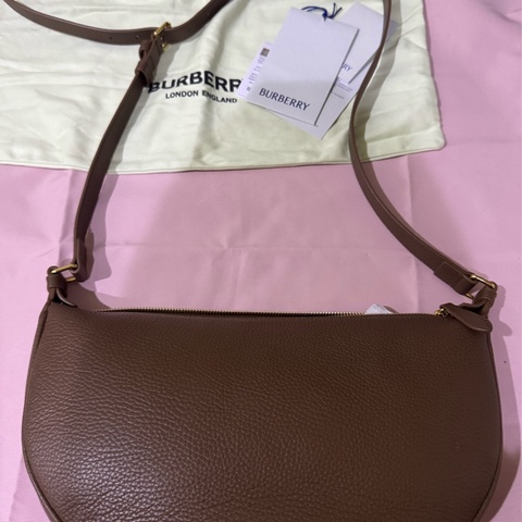 Burberry 牛皮斜揹包