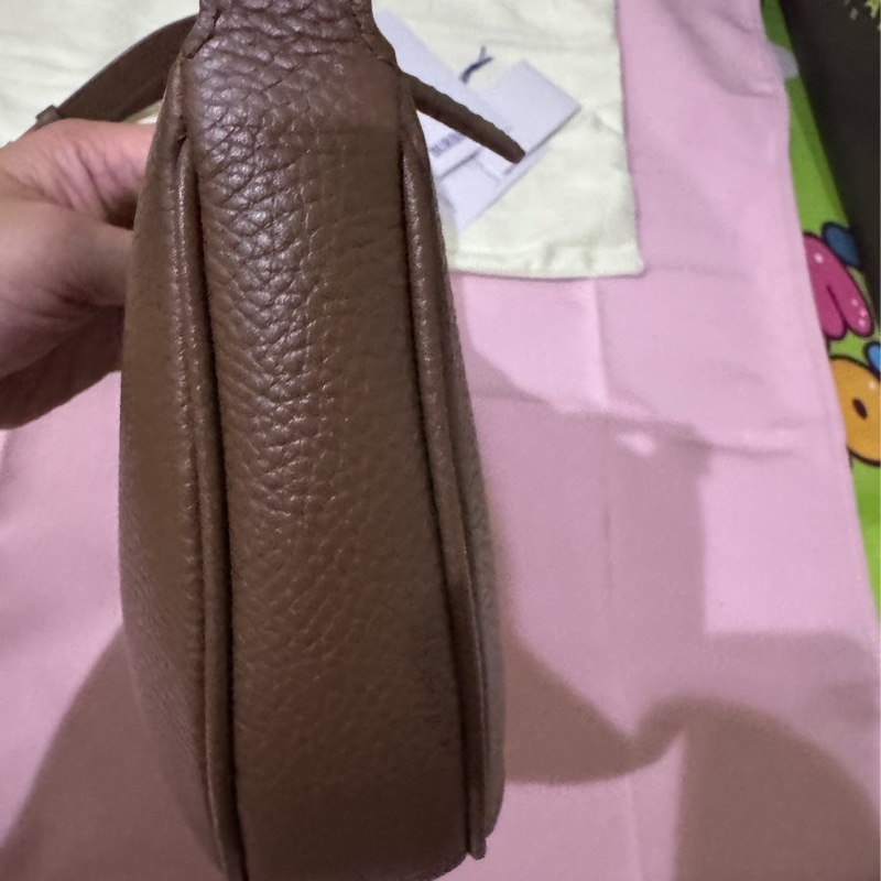 Burberry 牛皮斜揹包-4