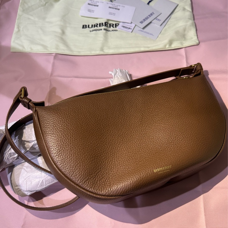Burberry 牛皮斜揹包-5