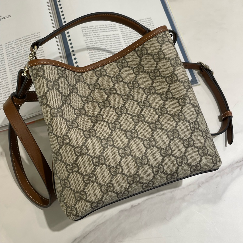 ▪️富貴選物FUGUEI▪️Gucci 新款 emblem 兩用水桶包-0