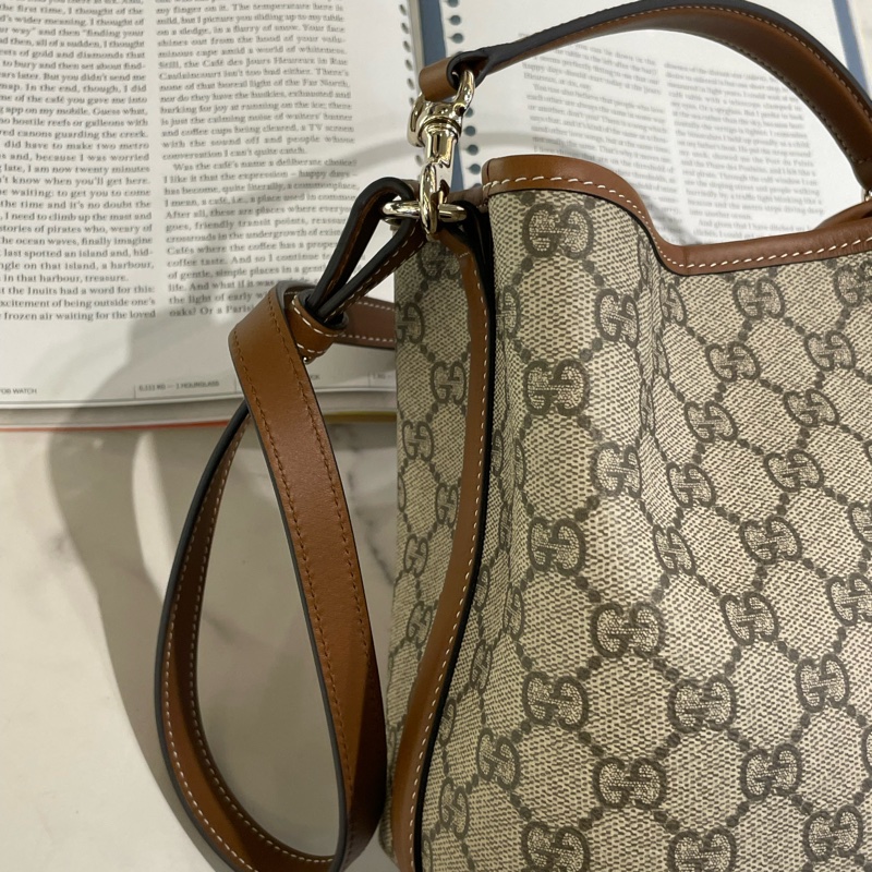 ▪️富貴選物FUGUEI▪️Gucci 新款 emblem 兩用水桶包-1