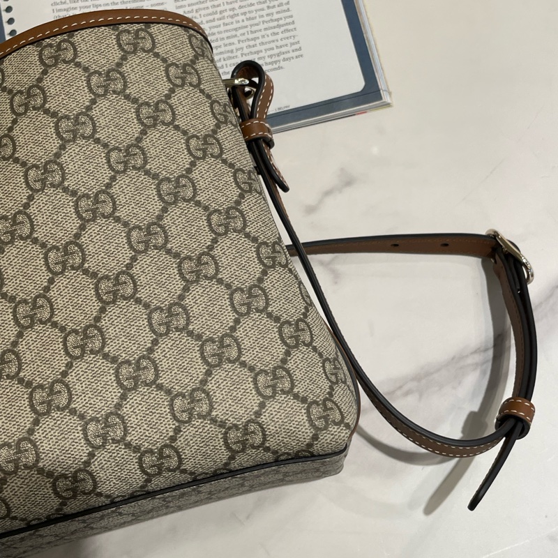 ▪️富貴選物FUGUEI▪️Gucci 新款 emblem 兩用水桶包-4