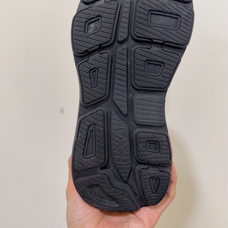 HOKA Clifton 10 Wide路跑鞋 寬楦 黑武士 二手 9成新 少穿 附上原廠鞋盒 尺寸:9/42.5-5