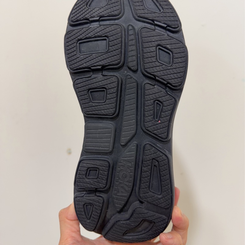HOKA Clifton 10 Wide路跑鞋 寬楦 黑武士 二手 9成新 少穿 附上原廠鞋盒 尺寸:9/42.5-9