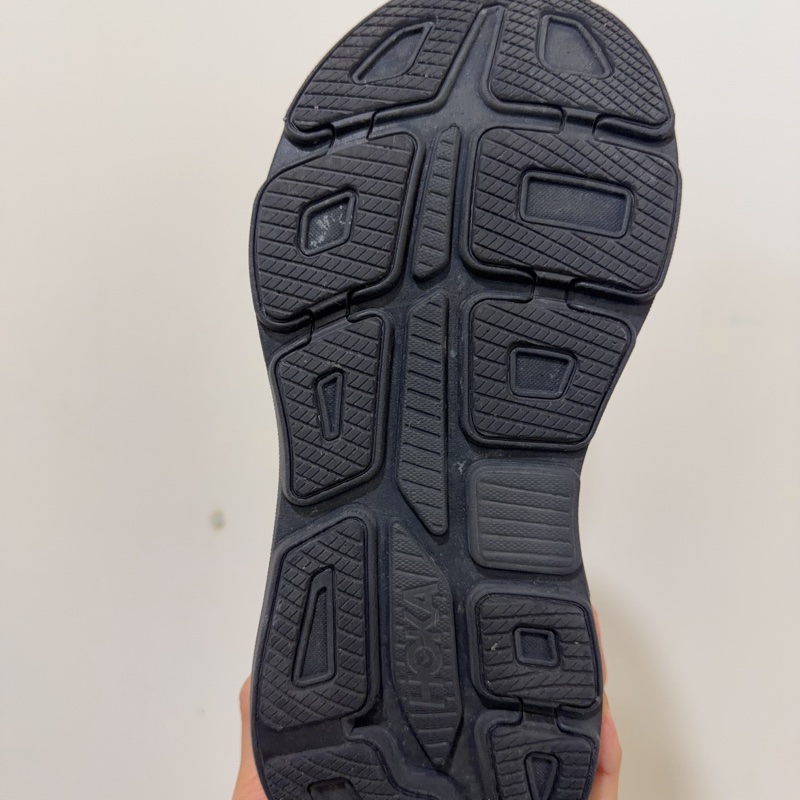 HOKA Clifton 10 Wide路跑鞋 寬楦 黑武士 二手 9成新 少穿 附上原廠鞋盒 尺寸:9/42.5-15