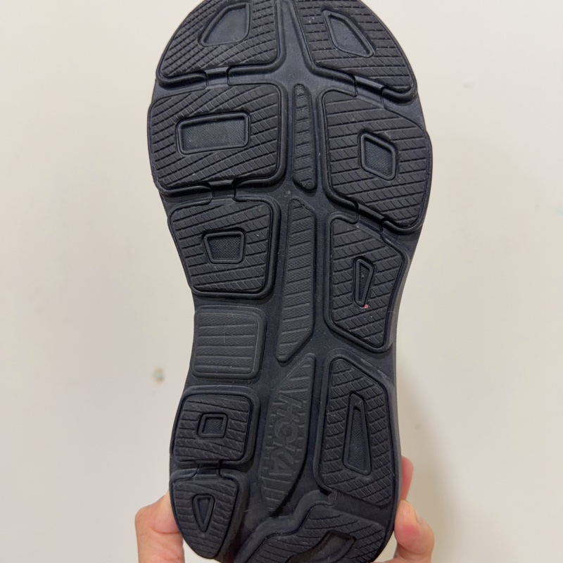 HOKA Clifton 10 Wide路跑鞋 寬楦 黑武士 二手 9成新 少穿 附上原廠鞋盒 尺寸:9/42.5-16