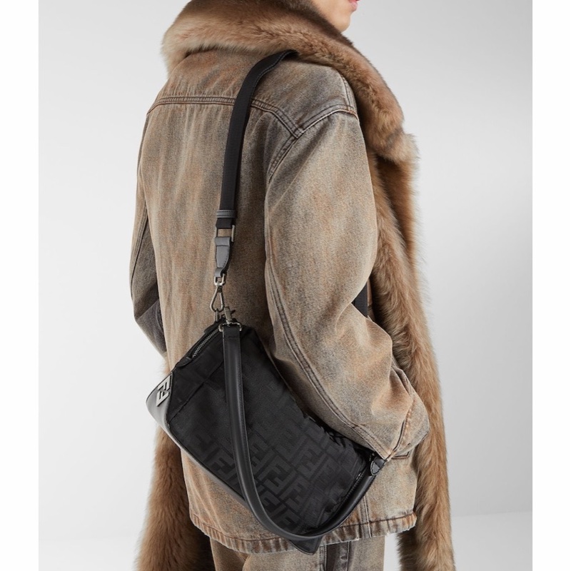 Fendi 男士 Fendi Lui 中號單肩包均碼碼中號、28cm*11cm*19cm-2