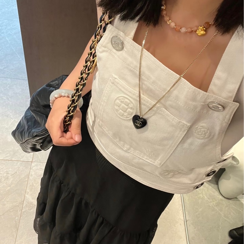 Chanel 白色壓花短款牛仔背心上衣-1