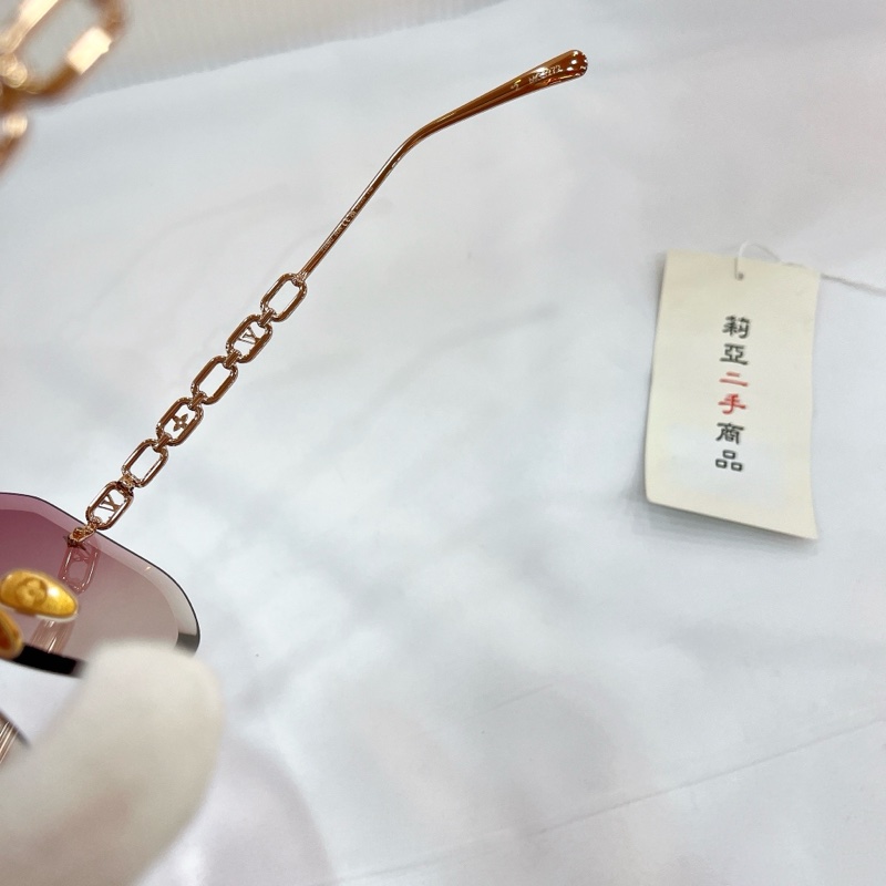 莉亞精品♡LV Z1859U漸層無框墨鏡 紫x橘粉 二手-4