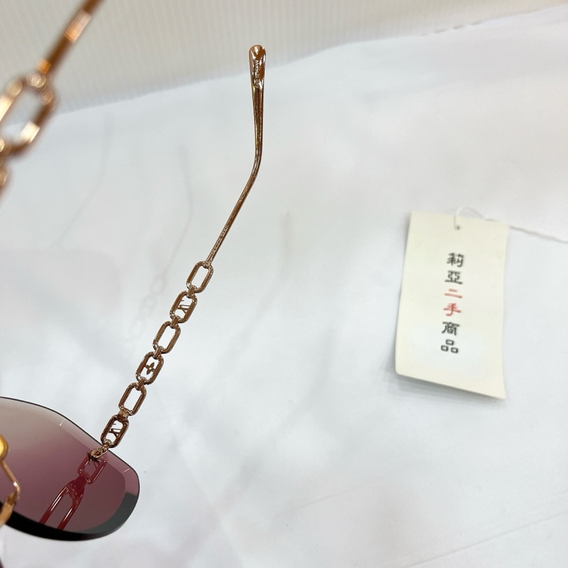 莉亞精品♡LV Z1859U漸層無框墨鏡 紫x橘粉 二手-5