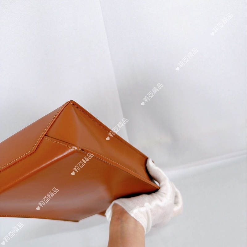 莉亞精品♡Loewe 棕色皮革琴譜包 二手-8