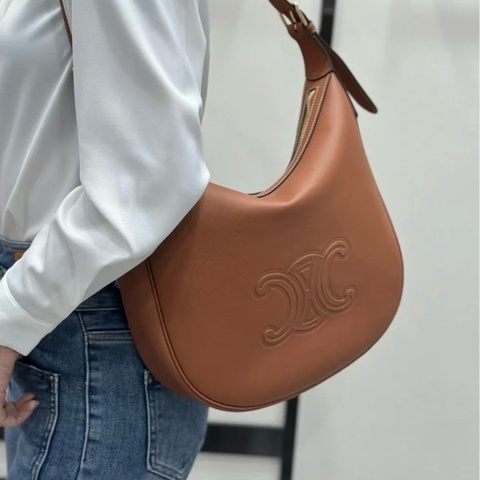 ✨Celine｜焦糖色浮雕凱旋門Heloise Hobo｜中號｜99新