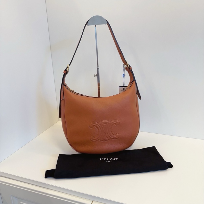 ✨Celine|焦糖色浮雕凱旋門Heloise Hobo|中號|99新-2