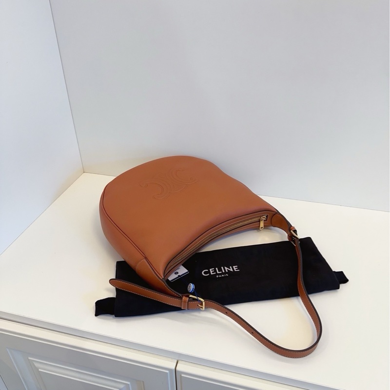 ✨Celine|焦糖色浮雕凱旋門Heloise Hobo|中號|99新-7