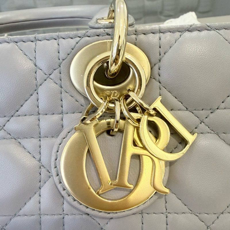 🆕97新 DIOR/迪奧 戴妃包 小號 Lady D-Joy 夢幻灰色 飾面吊墜藤格紋可拆卸調節肩帶 手提包單肩包斜挎包 22年編碼✅正品-6