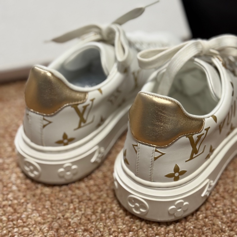 98新/Lv路易威登女鞋小白鞋金色浮雕 logo 白金滿印板鞋 35.5碼-2