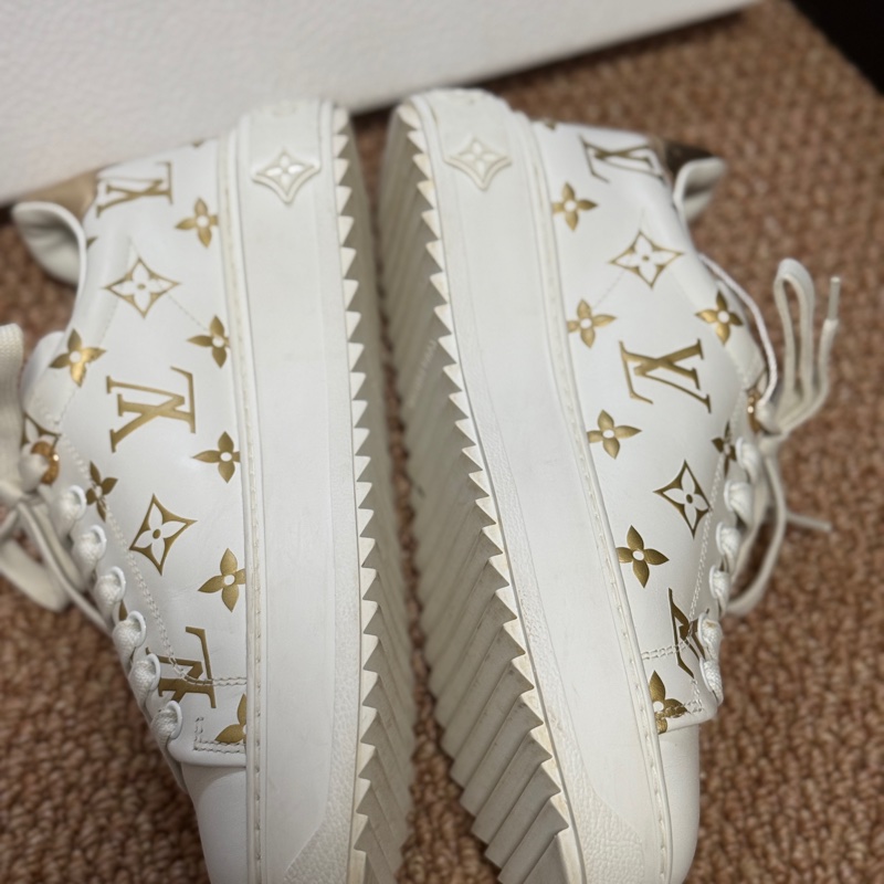 98新/Lv路易威登女鞋小白鞋金色浮雕 logo 白金滿印板鞋 35.5碼-3