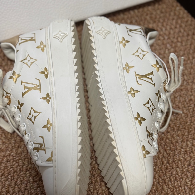 98新/Lv路易威登女鞋小白鞋金色浮雕 logo 白金滿印板鞋 35.5碼-4