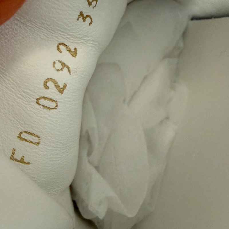 98新/Lv路易威登女鞋小白鞋金色浮雕 logo 白金滿印板鞋 35.5碼-6