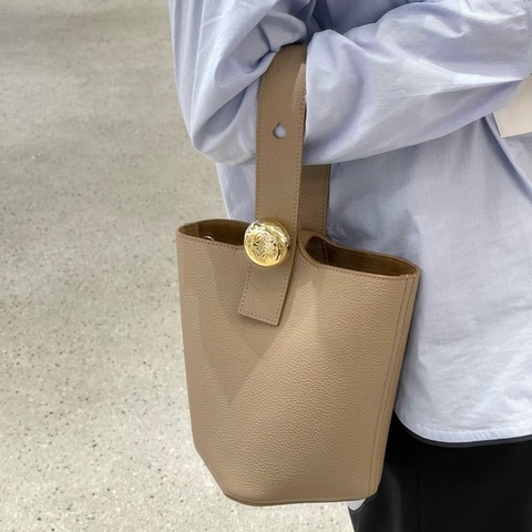 99新🆕 LOEWE 羅意威 Pebble Mini大象灰水桶包 手提包斜背包 金扣 25年帶票 ✅正品