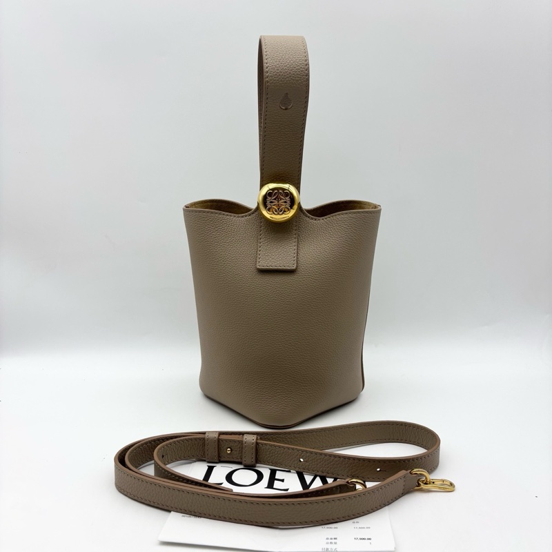 99新🆕 LOEWE 羅意威 Pebble Mini大象灰水桶包 手提包斜背包 金扣 25年帶票 ✅正品-1