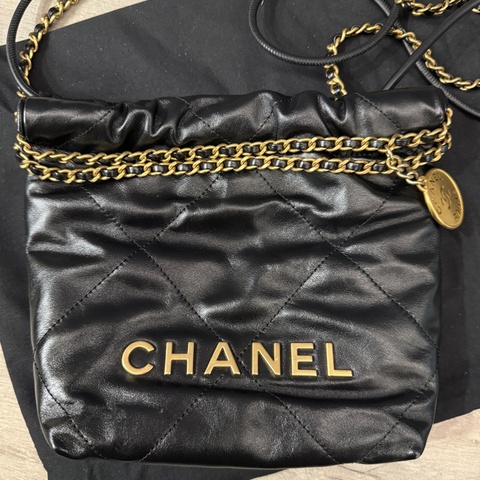 Chanel mini22 黑金,二代可拆卸揹帶