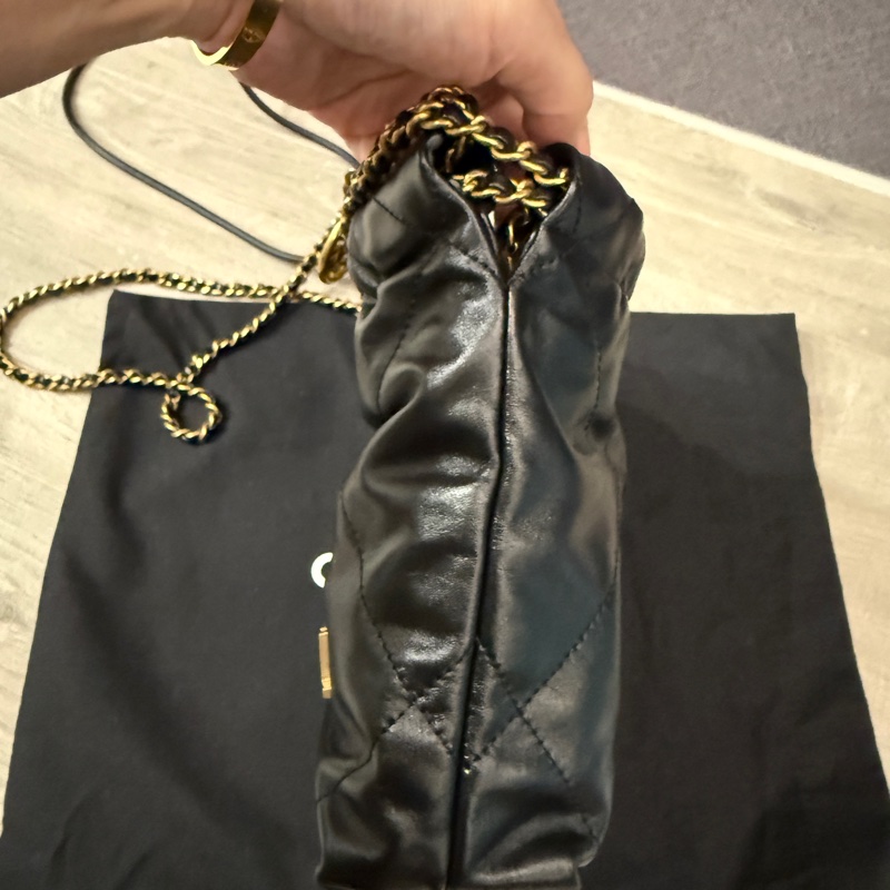 Chanel mini22 黑金,二代可拆卸揹帶-2