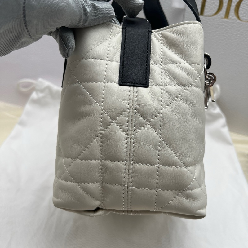 99新 迪奧/Dior Toujours土著 mini 微型竪版 奶白色拼黑色藤格紋手提包斜挎包 銀扣 25編 ✅正品-2