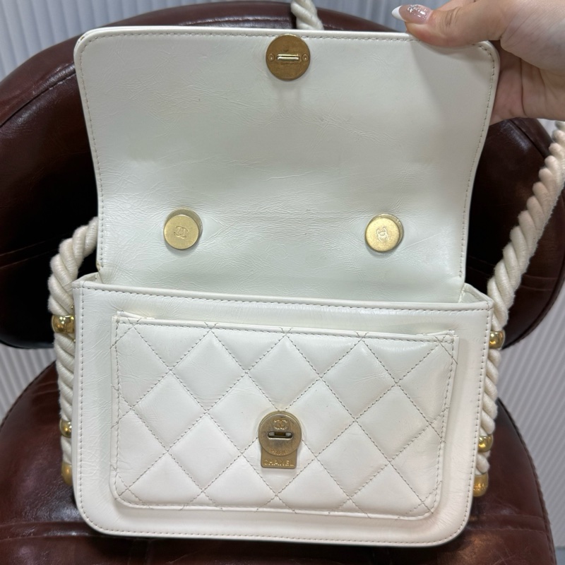 CHANEL 香奈兒 2Ways 秀款 孟買麻繩郵差手提斜挎包 白金牛皮-9