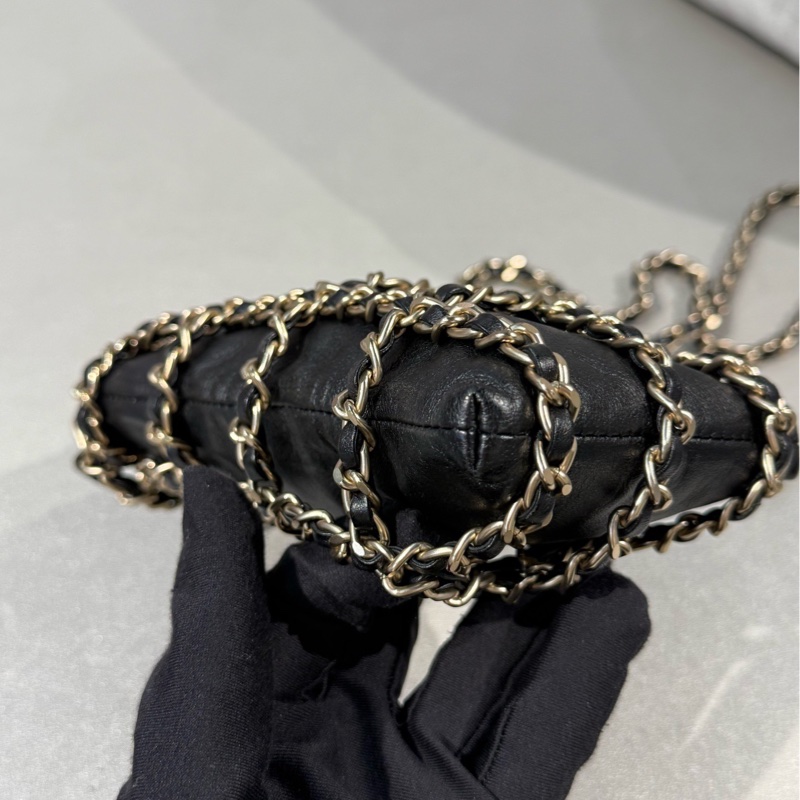 Chanel香奈兒黑金羊皮網格鏈條手機包 28開-5