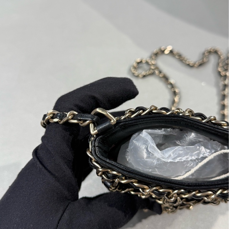 Chanel香奈兒黑金羊皮網格鏈條手機包 28開-8