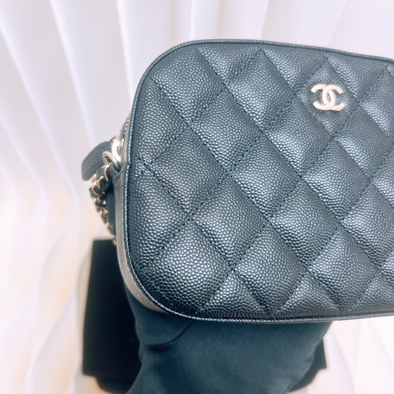 Chanel 黑金牛皮相機包-4
