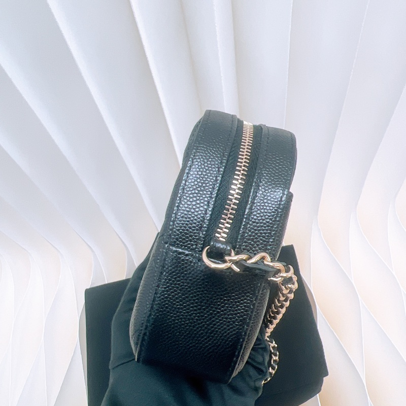 Chanel 黑金牛皮相機包-5
