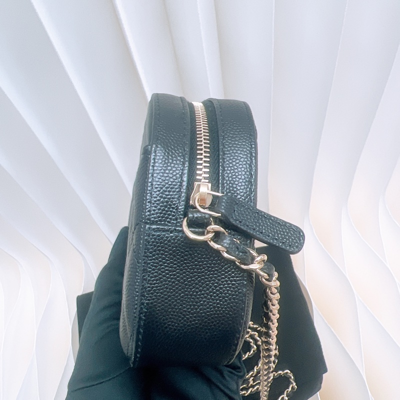 Chanel 黑金牛皮相機包-6