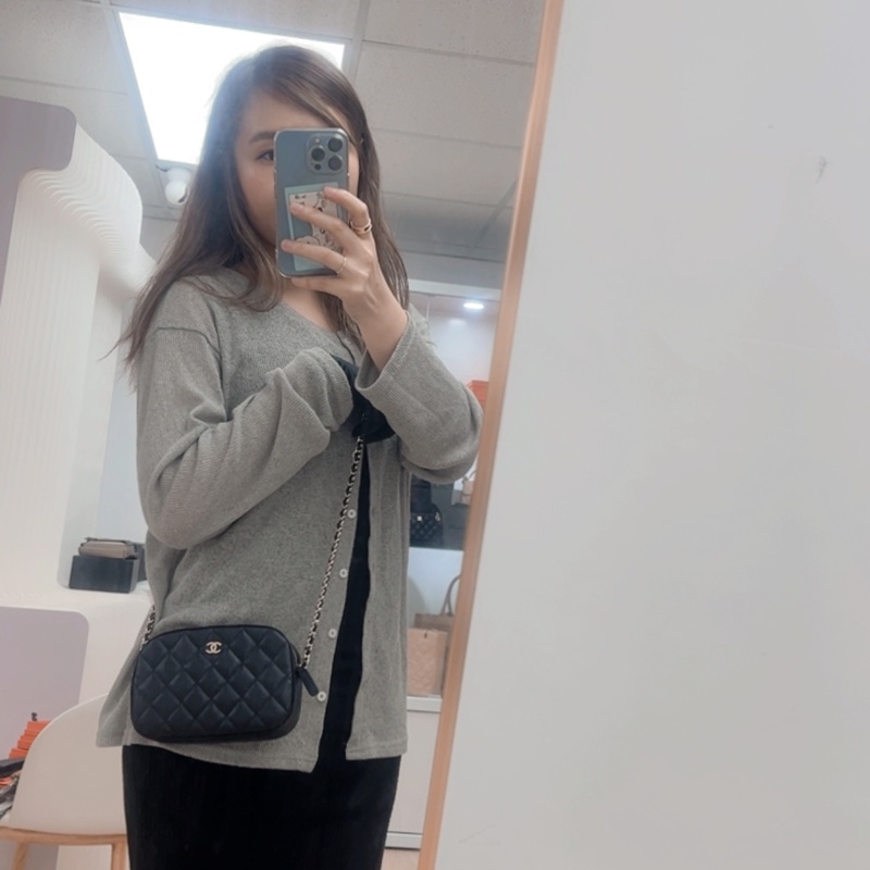 Chanel 黑金牛皮相機包-12