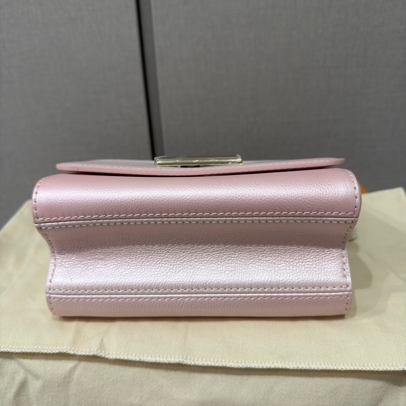 LV Twist PM By The Pool 2024 粉白漸層人魚包限定款 近全新未使用-8