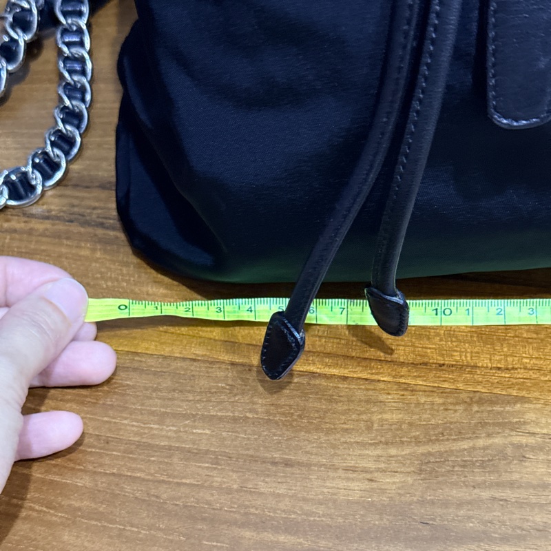 🏅狀態不錯9新✨好揹 好看 好輕的PRADA經典黑色尼龍後背包 小號 牛皮拚皮穿鏈-14