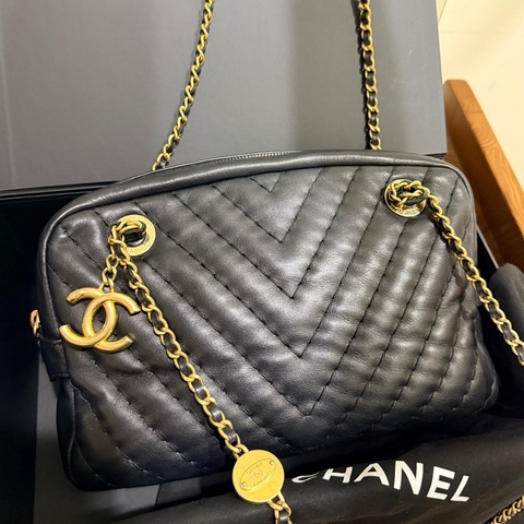 9新🏅CHANEL 香奈兒 黑色 耐用牛皮 皮穿鏈斜背包  內裡拉鍊膠膜還在✨